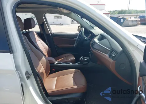 2015 BMW X1 xDrive28I из США, поврежденный, VIN WBAVL1C55FVY40343